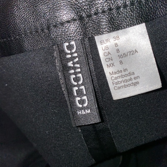 Faux leather shorts - Picture 3 of 3